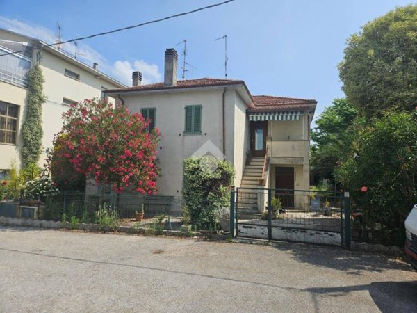 casa indipendente in vendita a Foligno in zona Paciana