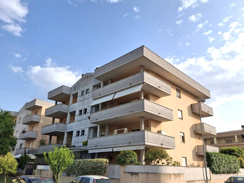 appartamento in vendita a Foligno in zona Sant'Eraclio