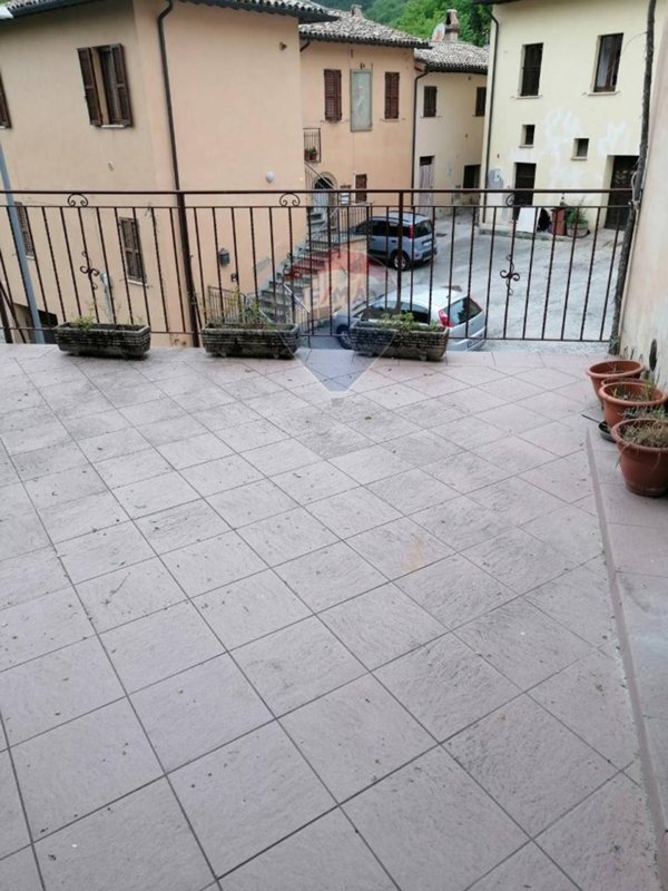 casa semindipendente in vendita a Foligno in zona Sostino