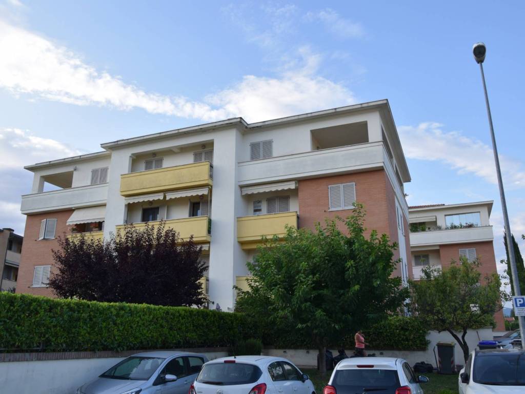 appartamento in vendita a Foligno in zona Sterpete