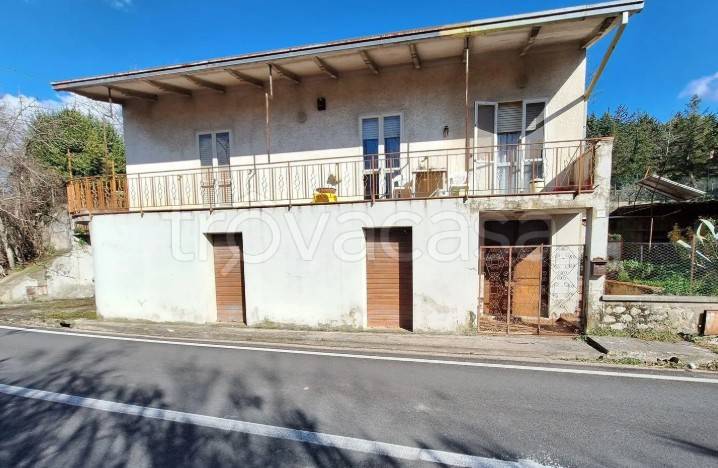 casa indipendente in vendita a Foligno in zona Fondi