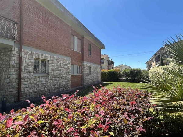 casa indipendente in vendita a Foligno in zona Camino