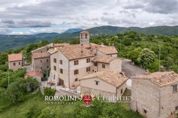 casa indipendente in vendita a Foligno in zona Rasiglia