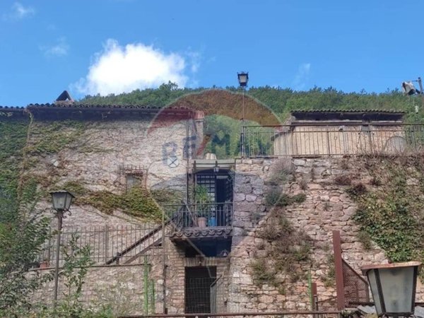 appartamento in vendita a Foligno in zona Rasiglia