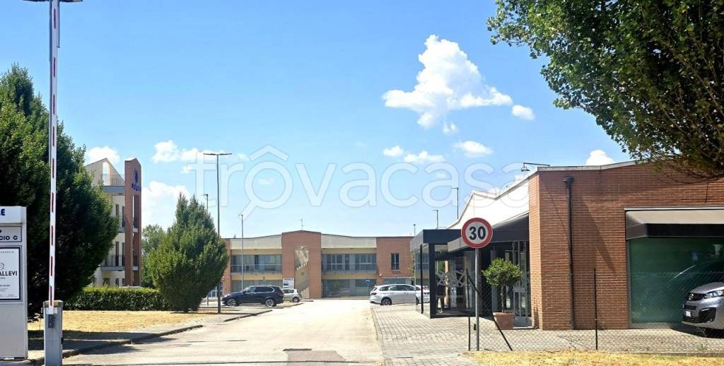 ufficio in vendita a Foligno in zona Paciana