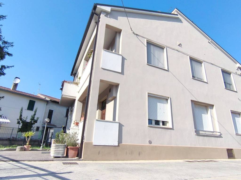 casa indipendente in vendita a Foligno in zona Corvia