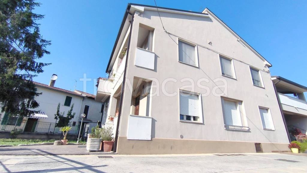 casa indipendente in vendita a Foligno in zona Camino