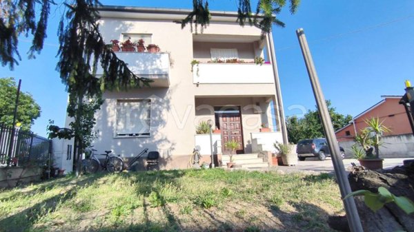 casa indipendente in vendita a Foligno in zona Camino
