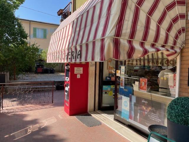negozio in vendita a Foligno