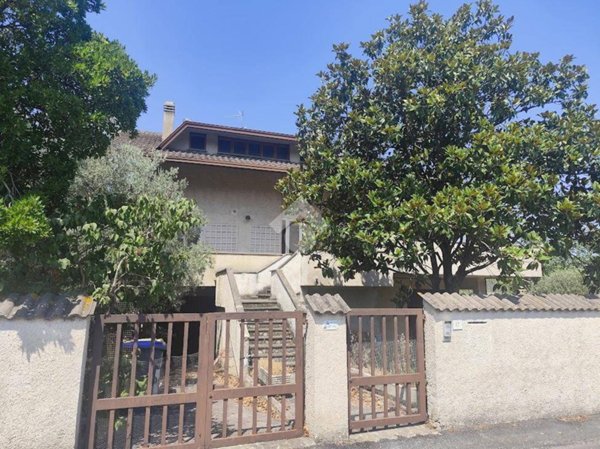 casa indipendente in vendita a Foligno