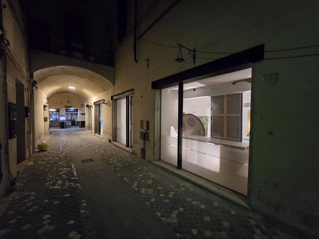 negozio in vendita a Foligno