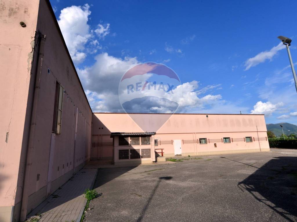 negozio in vendita a Foligno in zona Sant'Eraclio