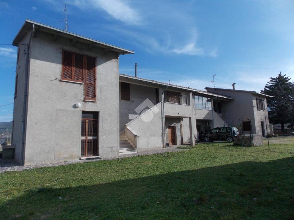 casa indipendente in vendita a Foligno in zona Sant'Eraclio