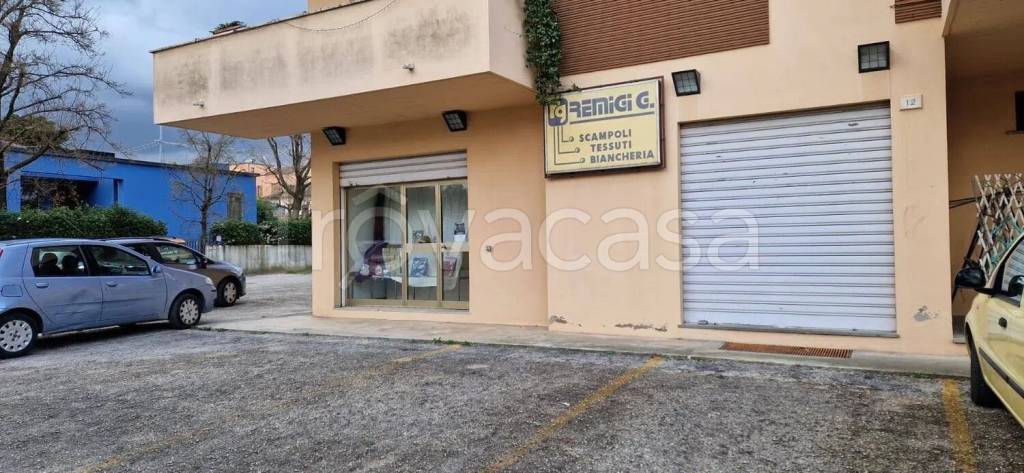 negozio in vendita a Foligno