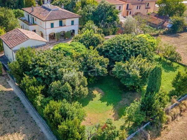 casa indipendente in vendita a Foligno in zona Camino