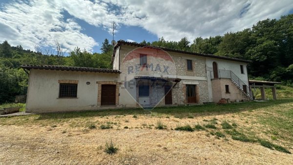 appartamento in vendita a Foligno in zona Pontecentesimo