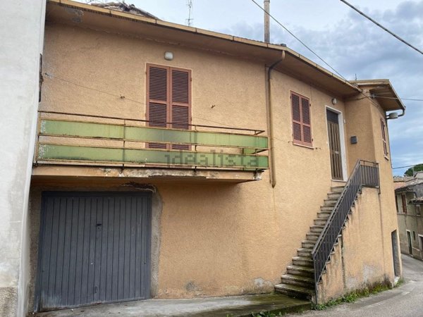 casa indipendente in vendita a Foligno in zona Uppello