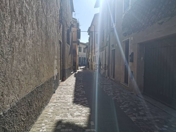 esavano in vendita a Foligno