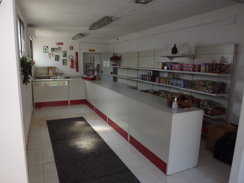negozio in vendita a Foligno