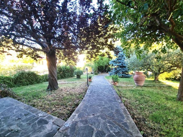 casa indipendente in vendita a Foligno in zona Camino