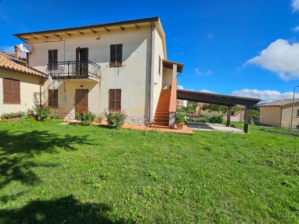casa indipendente in vendita a Foligno in zona Annifo