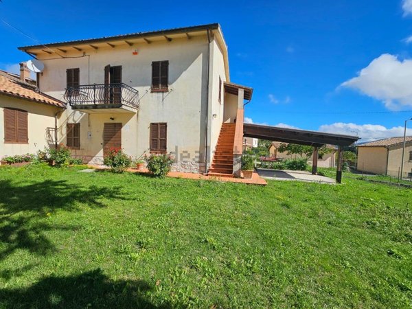 casa indipendente in vendita a Foligno in zona Colfiorito