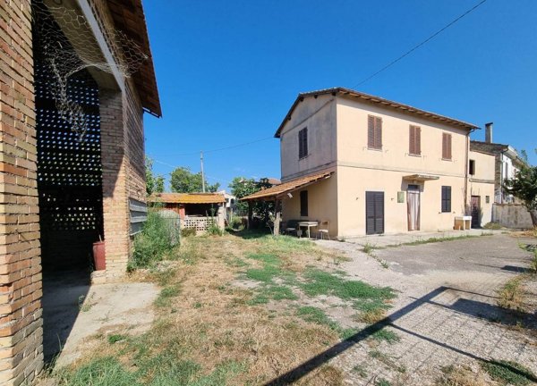 casa indipendente in vendita a Foligno