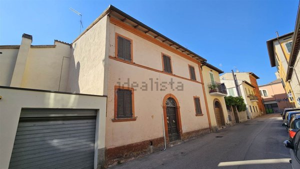 casa indipendente in vendita a Foligno