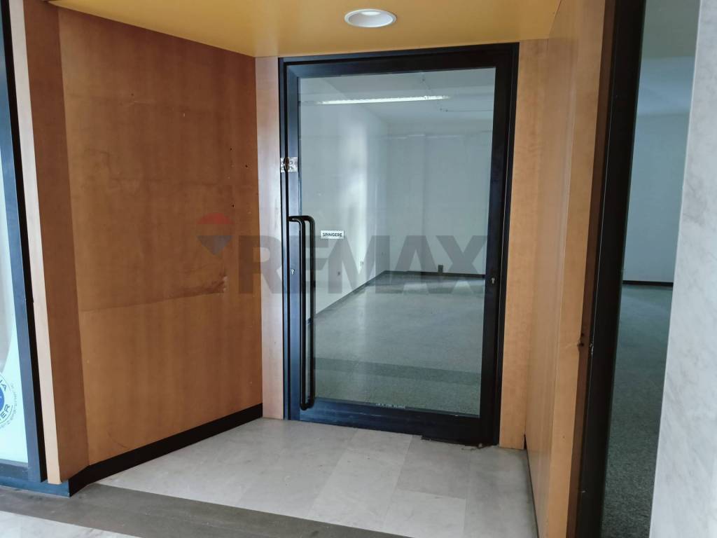 negozio in vendita a Foligno