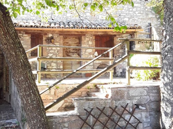 appartamento in vendita a Foligno in zona Colfiorito