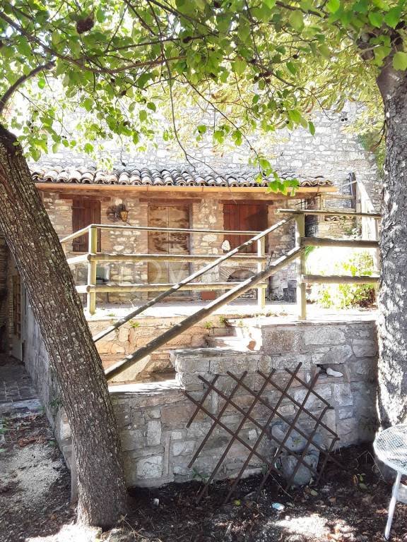 locale di sgombero in vendita a Foligno