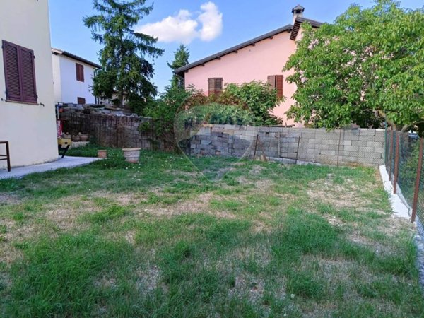 casa semindipendente in vendita a Foligno in zona Colfiorito