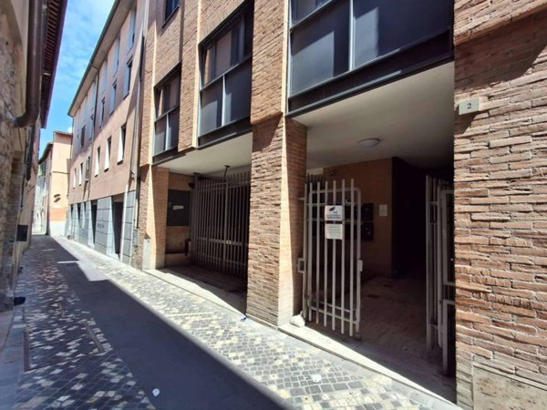 locale di sgombero in vendita a Foligno