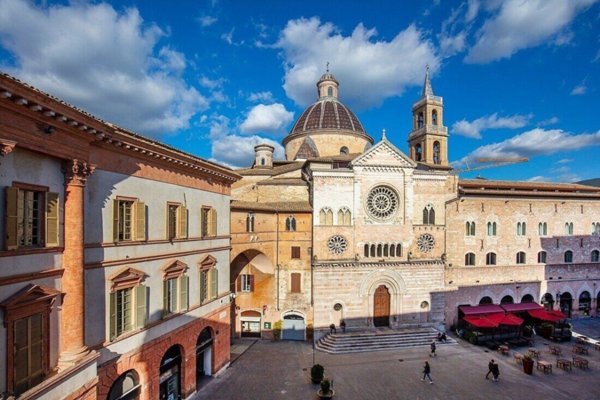 casa indipendente in vendita a Foligno