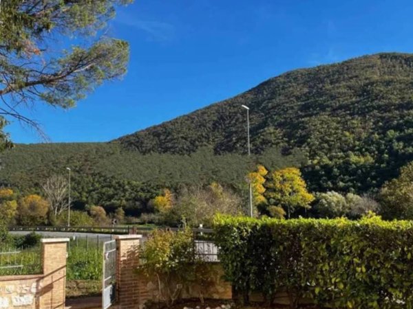 appartamento in vendita a Foligno in zona Carpello