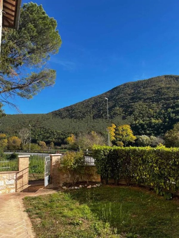 appartamento in vendita a Foligno in zona Camino