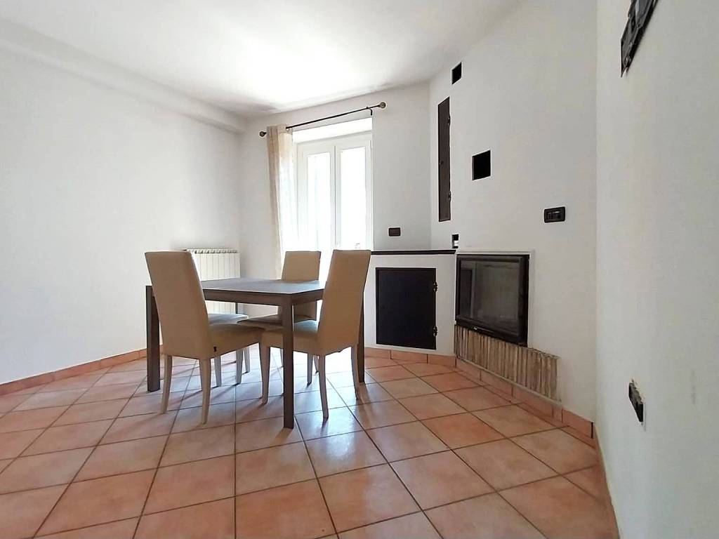 appartamento in vendita a Foligno in zona Vescia