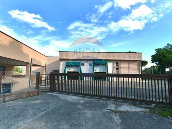 negozio in vendita a Foligno in zona Sant'Eraclio