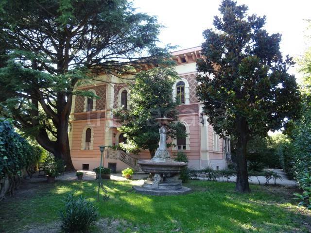 casa indipendente in vendita a Foligno in zona Camino