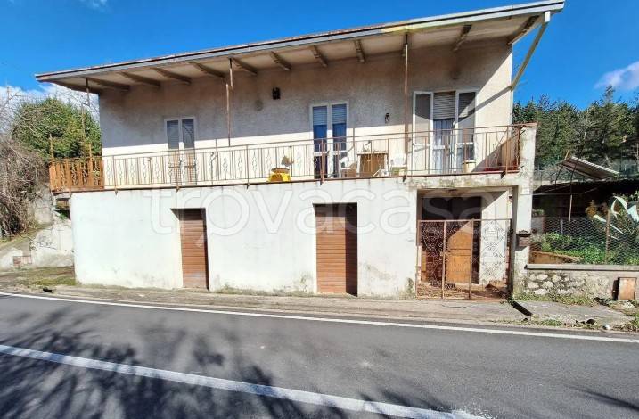 casa indipendente in vendita a Foligno in zona Fondi
