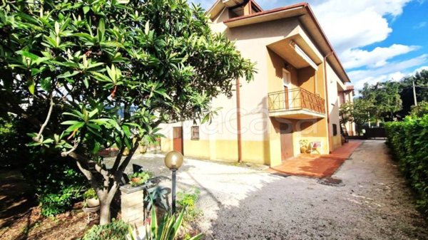 casa indipendente in vendita a Foligno in zona Camino