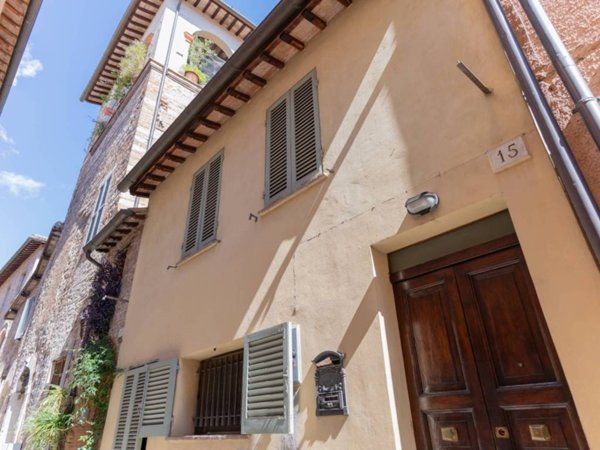 casa indipendente in vendita a Foligno