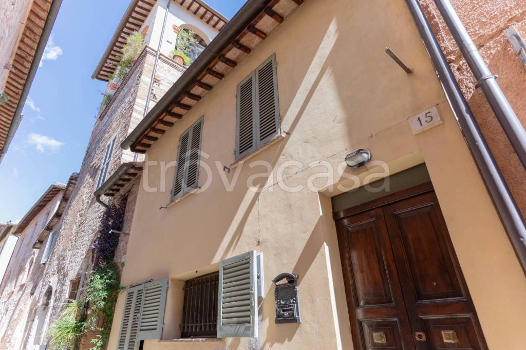 casa indipendente in vendita a Foligno