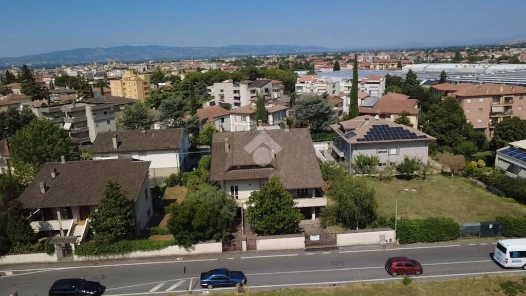 casa indipendente in vendita a Foligno in zona Camino