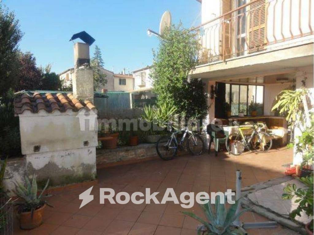 casa indipendente in vendita a Foligno in zona La Valle