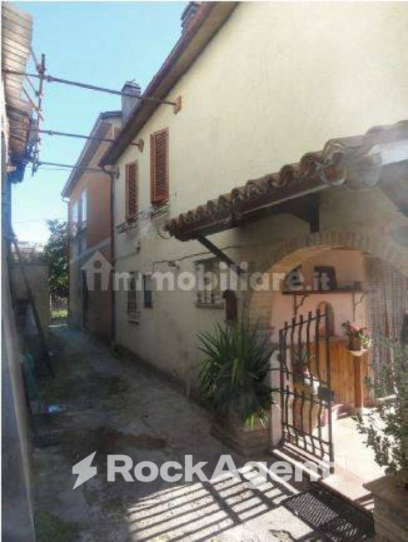 casa indipendente in vendita a Foligno