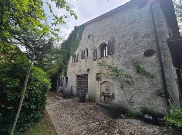 casa indipendente in vendita a Foligno in zona Casenove