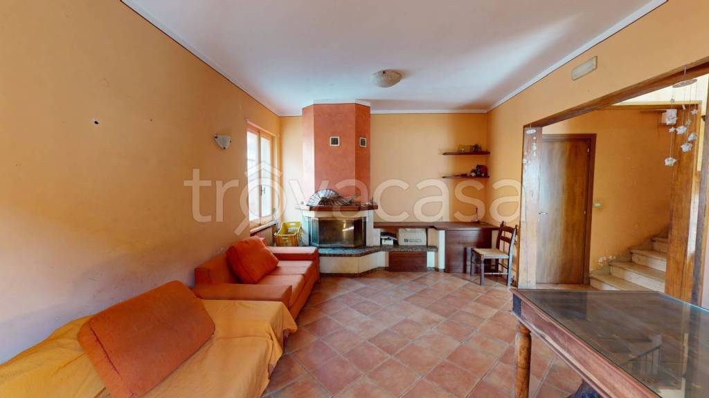 casa indipendente in vendita a Foligno in zona San Giovanni Profiamma