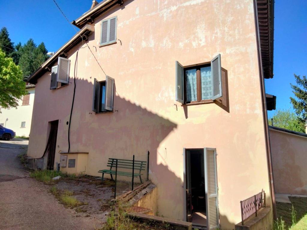 appartamento in vendita a Foligno in zona Rasiglia