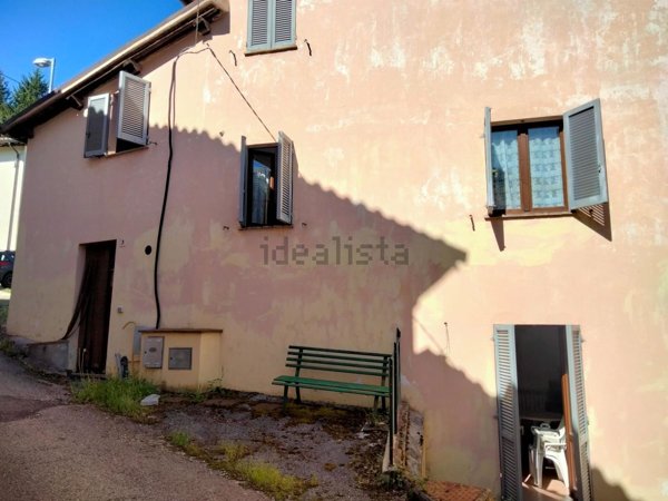 appartamento in vendita a Foligno in zona Rasiglia